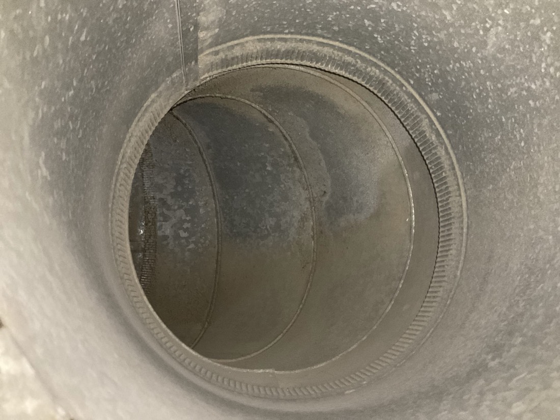 Metal damper mechanism inside duct opening