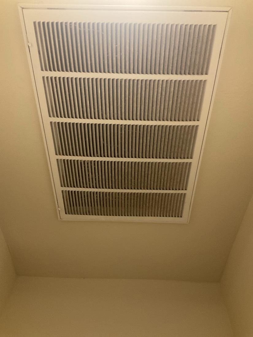 Multiple clean pleated filters in ceiling return air grille