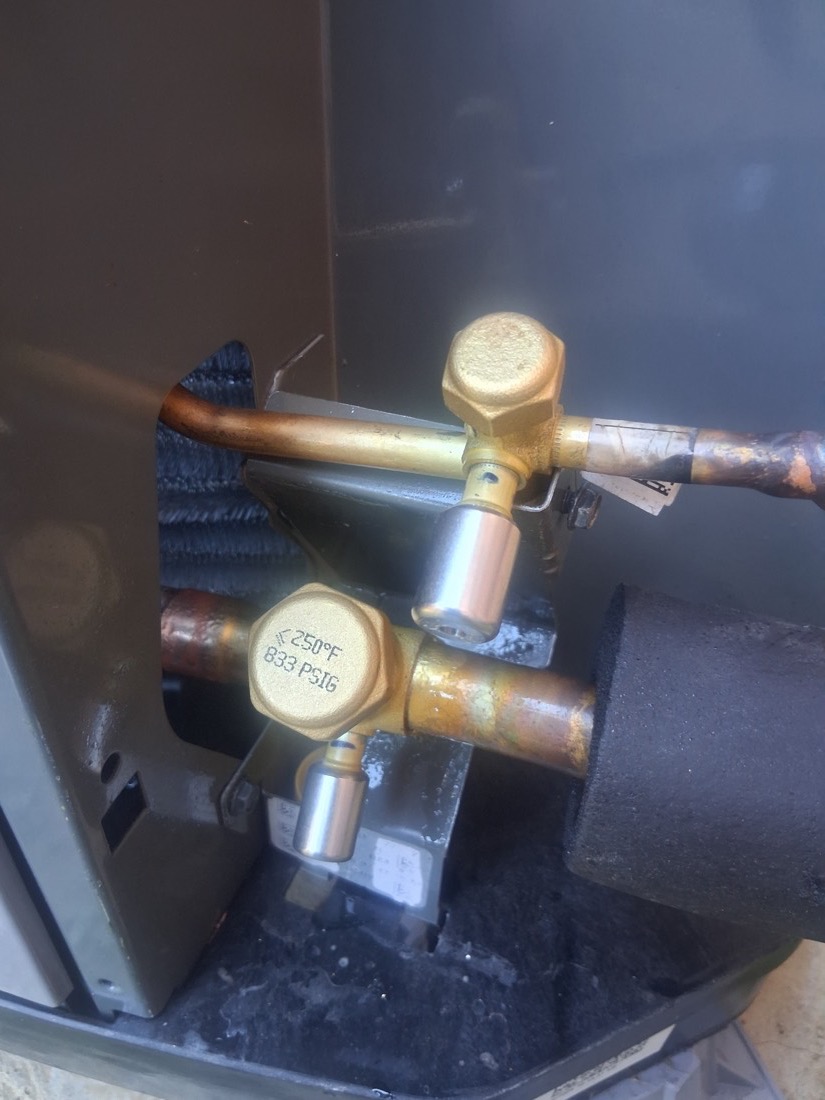 Refrigerant tubing and valves assembly