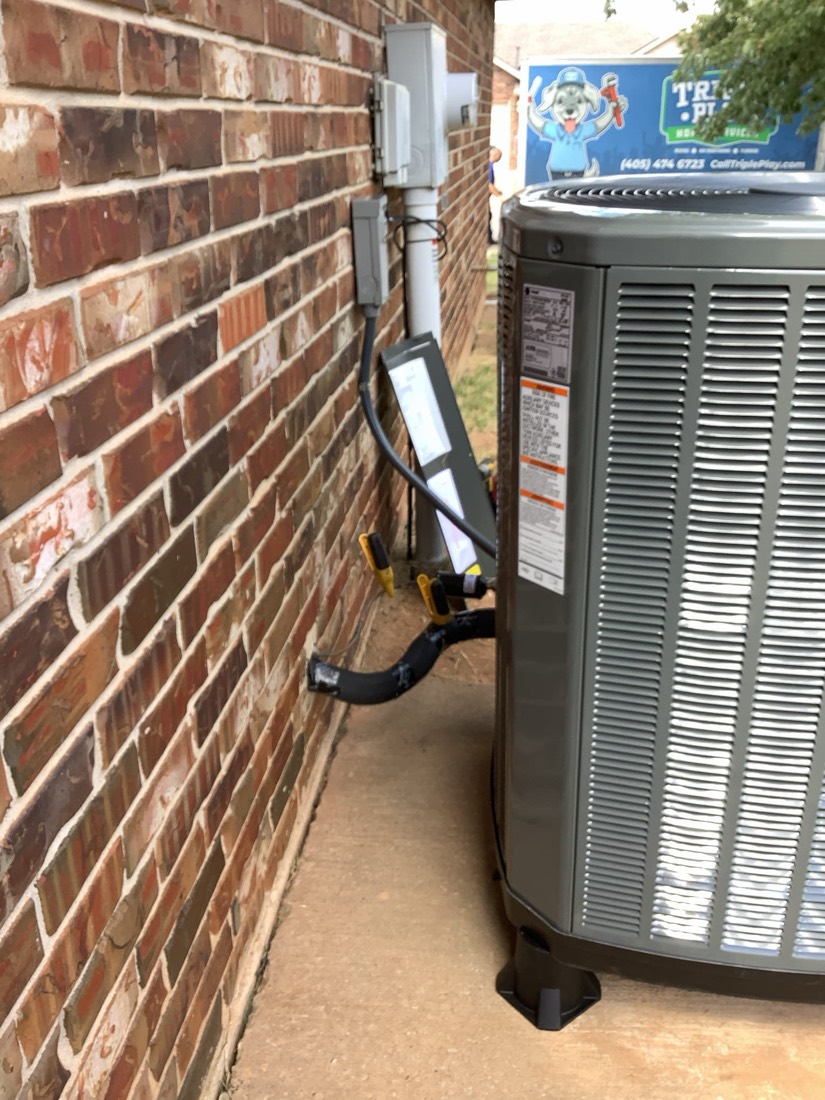 Outdoor air conditioning unit with refrigerant lines properly installed.