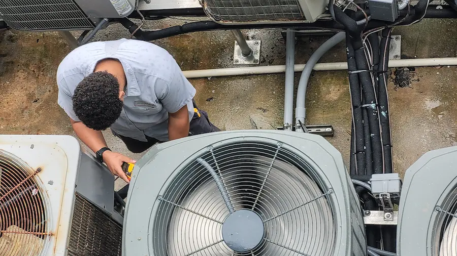 Man repairing AC Edmond cooling